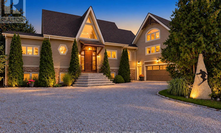 147 Lakeshore Road E