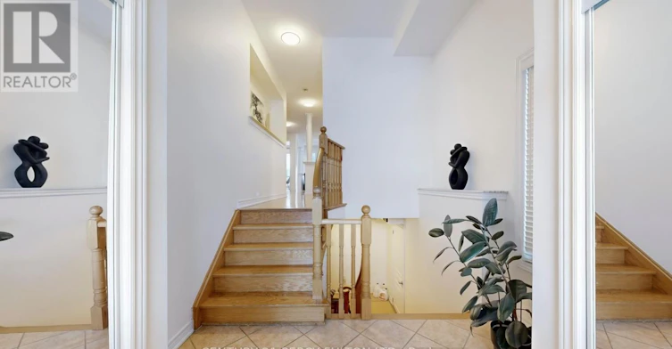 145 Silver Maple Road, Richmond Hill, ON, L4E 4Y8 - 4
