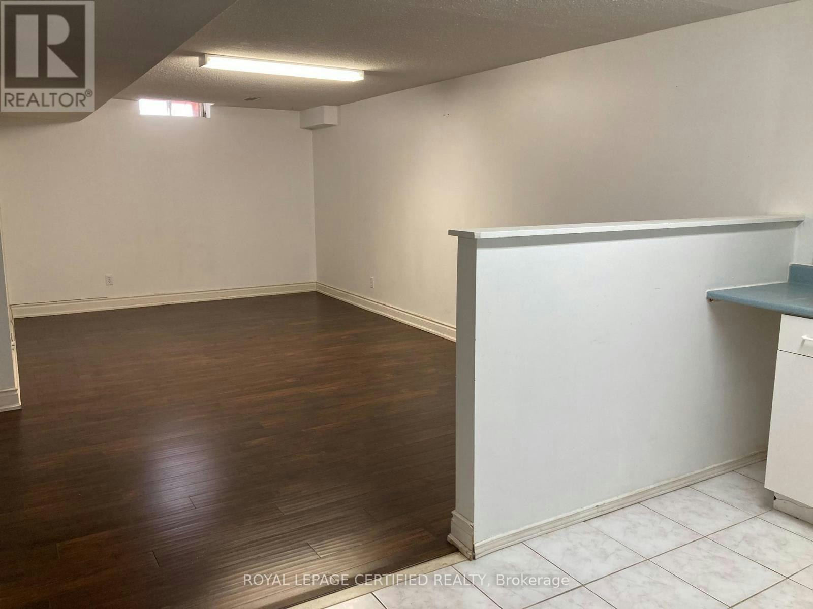 BSMT-5480 Whitehorn Avenue, Mississauga, ON, L5V 1V5 4