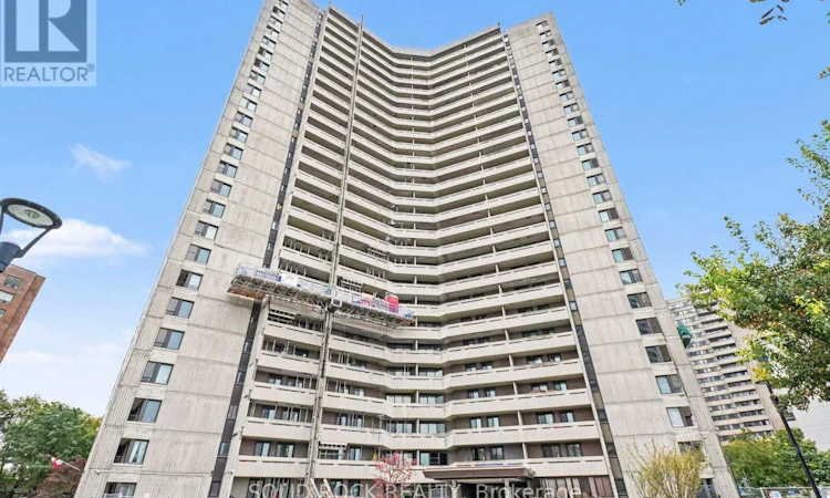 402-1171 Ambleside Drive