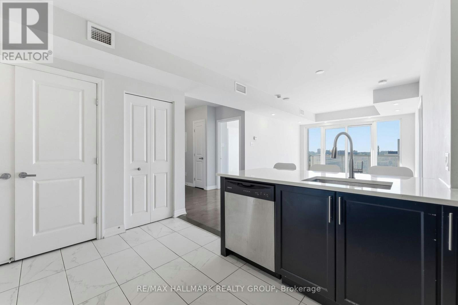 1402-195 Besserer Street, Ottawa, ON, K1N 0B6 - 12