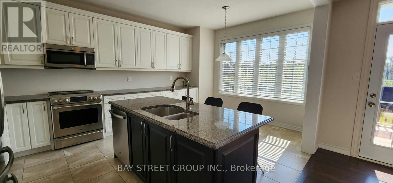 246 Degraaf Crescent, Aurora, ON, L4G 0X1 - 5