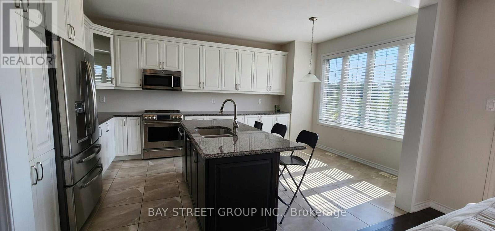246 Degraaf Crescent, Aurora, ON, L4G 0X1 - 3