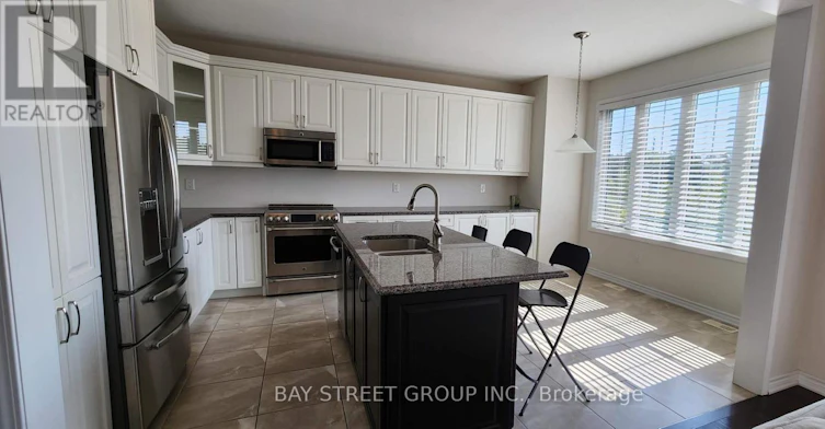 246 Degraaf Crescent, Aurora, ON, L4G 0X1 - 3