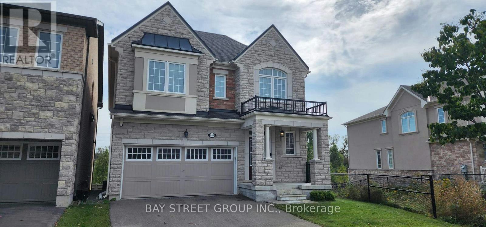 246 Degraaf Crescent, Aurora, ON, L4G 0X1