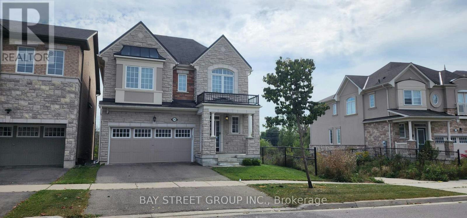 246 Degraaf Crescent, Aurora, ON, L4G 0X1 - 2