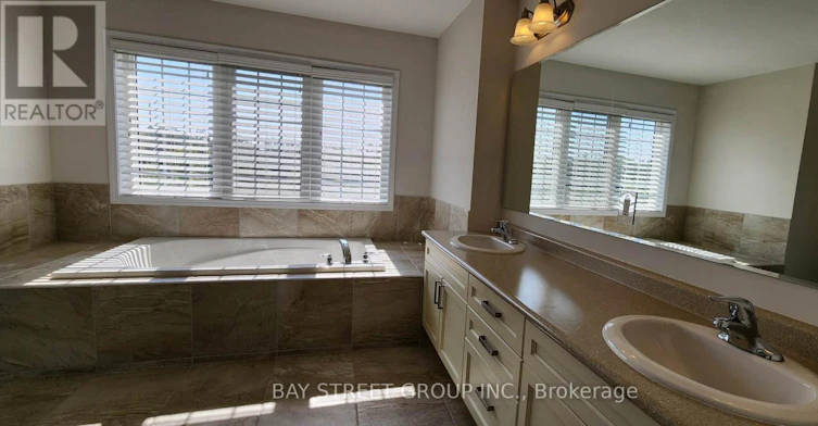 246 Degraaf Crescent, Aurora, ON, L4G 0X1 - 13