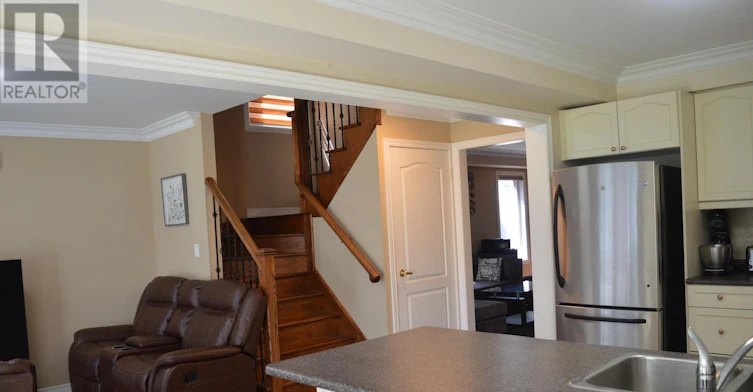 61 Summerside Avenue, Whitby, ON, L1R 0J9 - 11