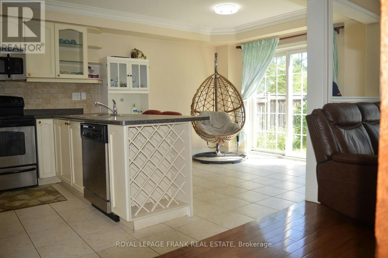 61 Summerside Avenue, Whitby, ON, L1R 0J9 - 10