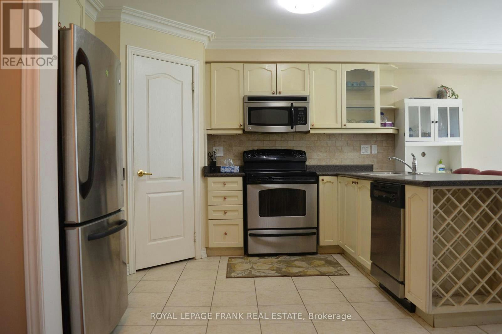 61 Summerside Avenue, Whitby, ON, L1R 0J9 - 9