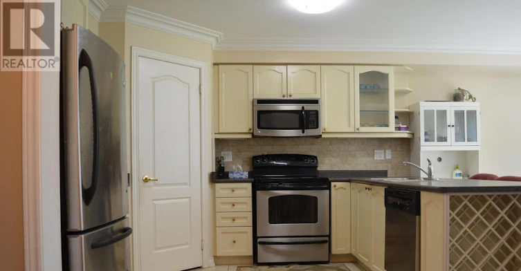 61 Summerside Avenue, Whitby, ON, L1R 0J9 - 9