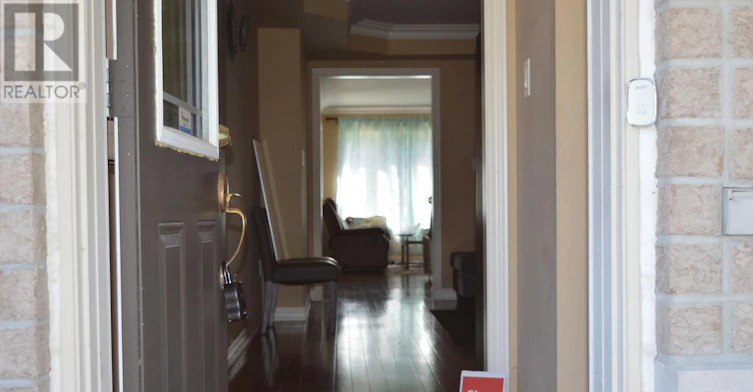 61 Summerside Avenue, Whitby, ON, L1R 0J9 - 3
