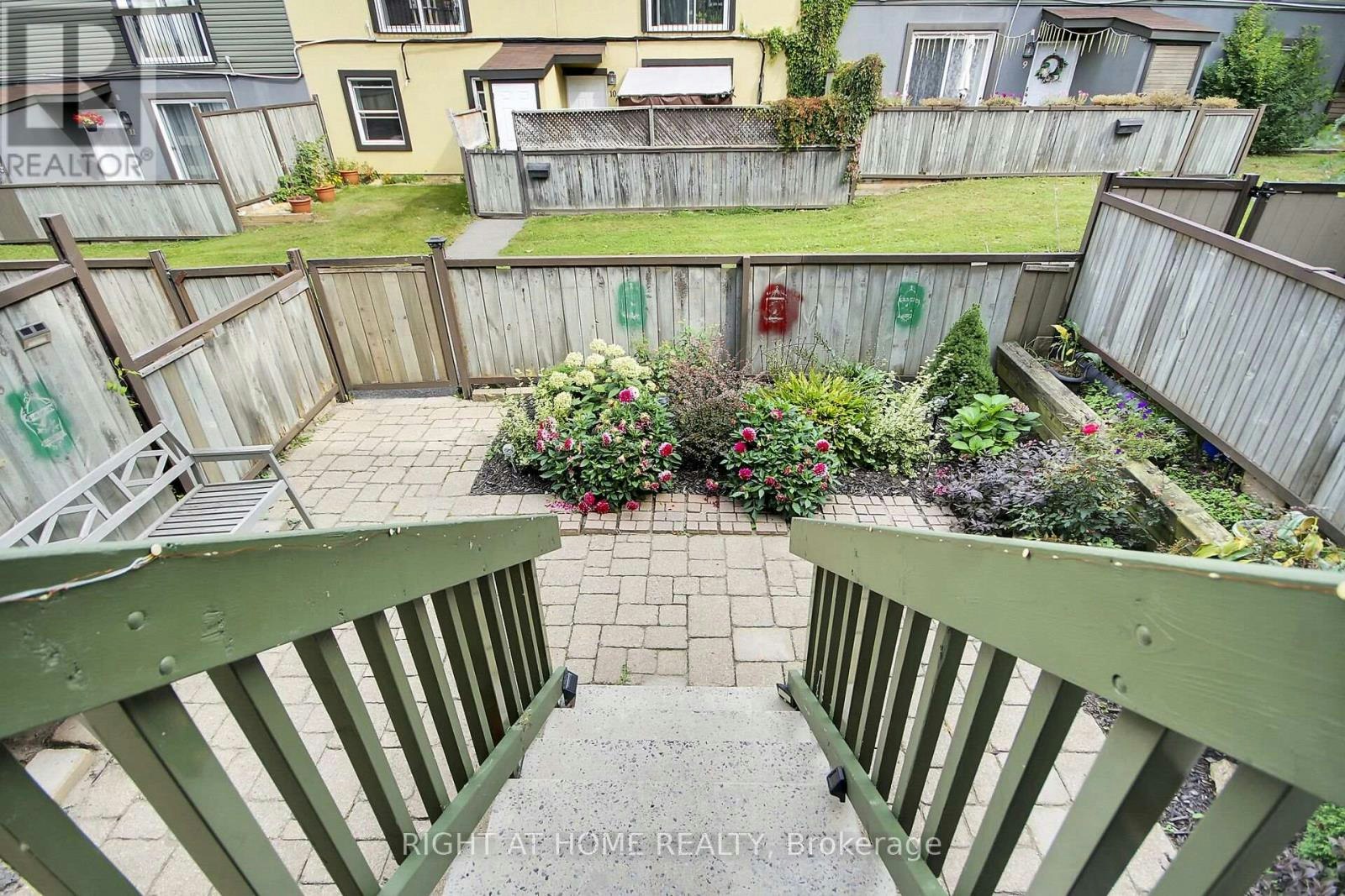 16-1250 Mcwatters Road N, Ottawa, ON, K2C 3P5 - 3