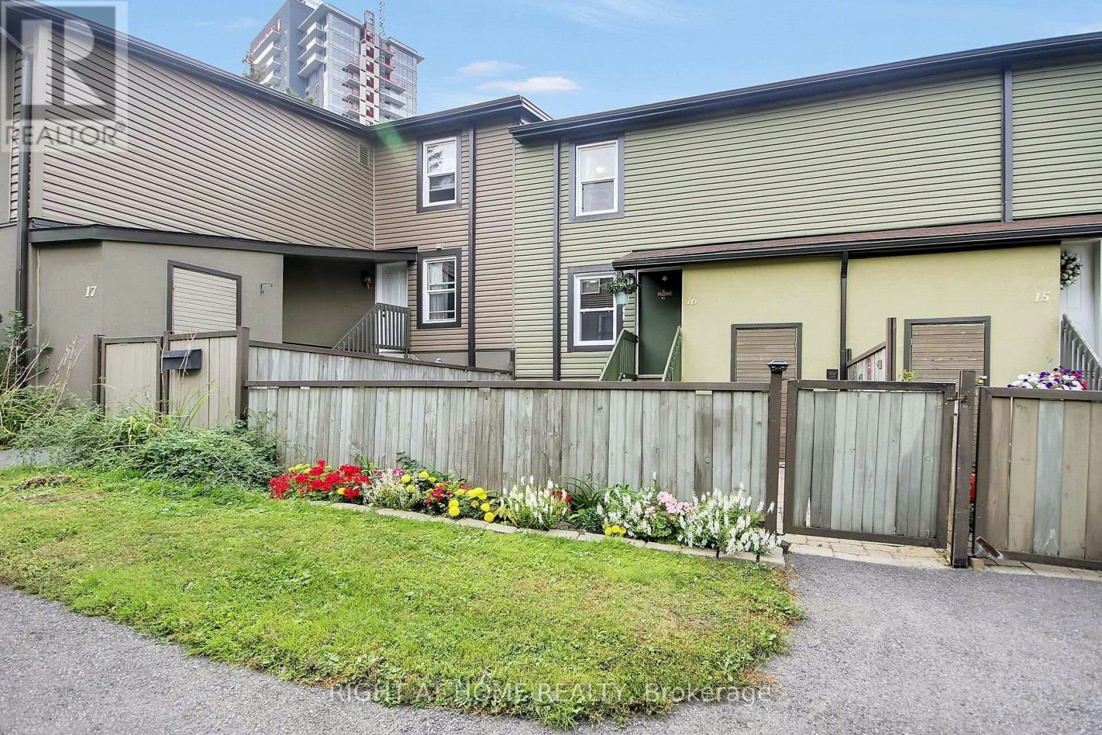 16-1250 Mcwatters Road N, Ottawa, ON, K2C 3P5