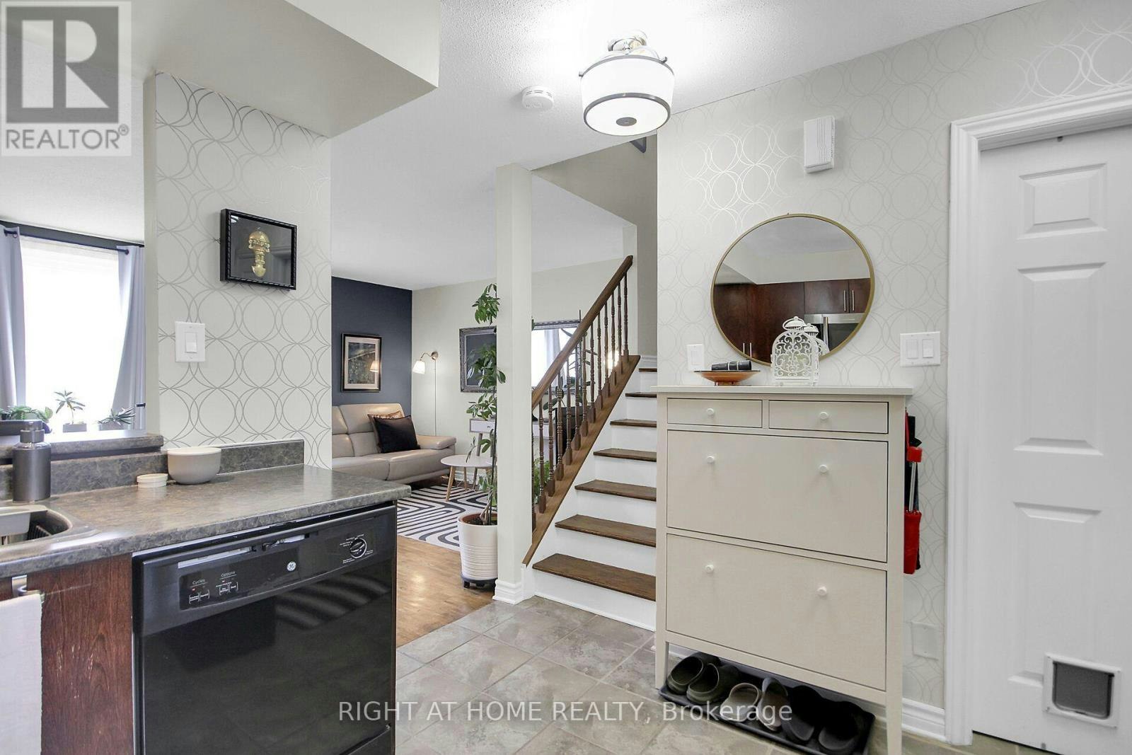 16-1250 Mcwatters Road N, Ottawa, ON, K2C 3P5 - 8