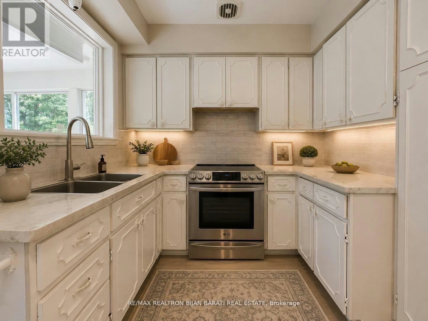 33 Sumner Heights Drive, Toronto, ON, M2K 1Y2 - 7
