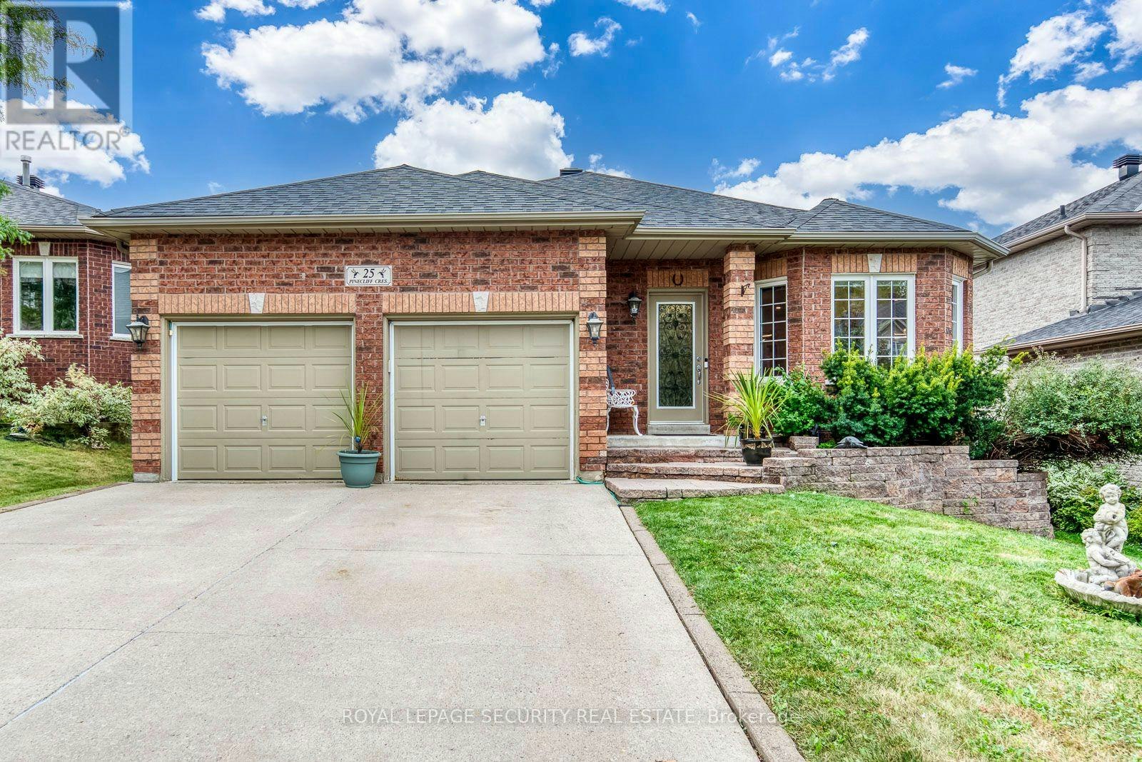 25 Pinecliff Crescent, Barrie, ON, L4N 5V2
