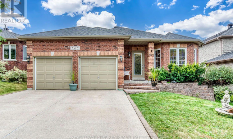 25 Pinecliff Crescent