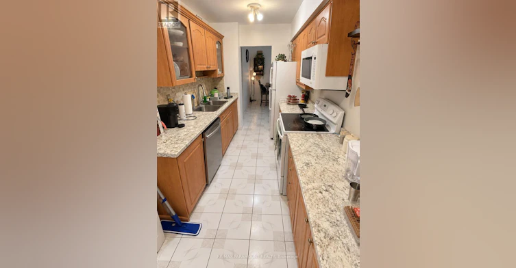 1813-390 Dixon Road, Toronto, ON, M9R 1T4 - 4