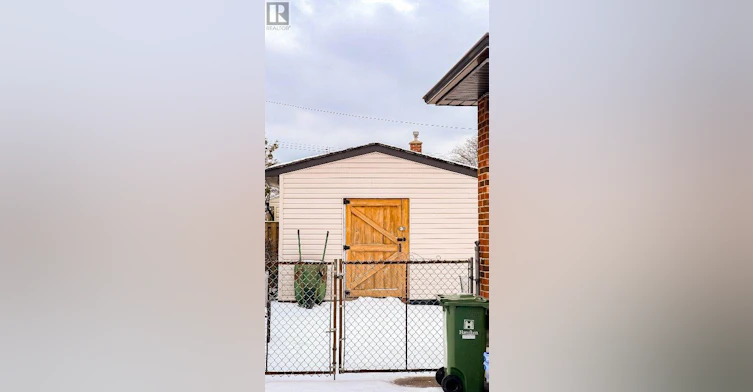 UPPER-374 16th Street EAST, Hamilton, ON, L9A 4K3 - 16