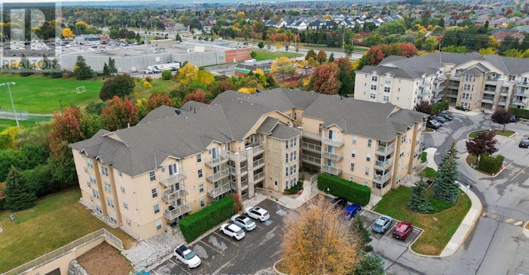 402-1470 Bishops Gate, Oakville, ON, L6M 4N2