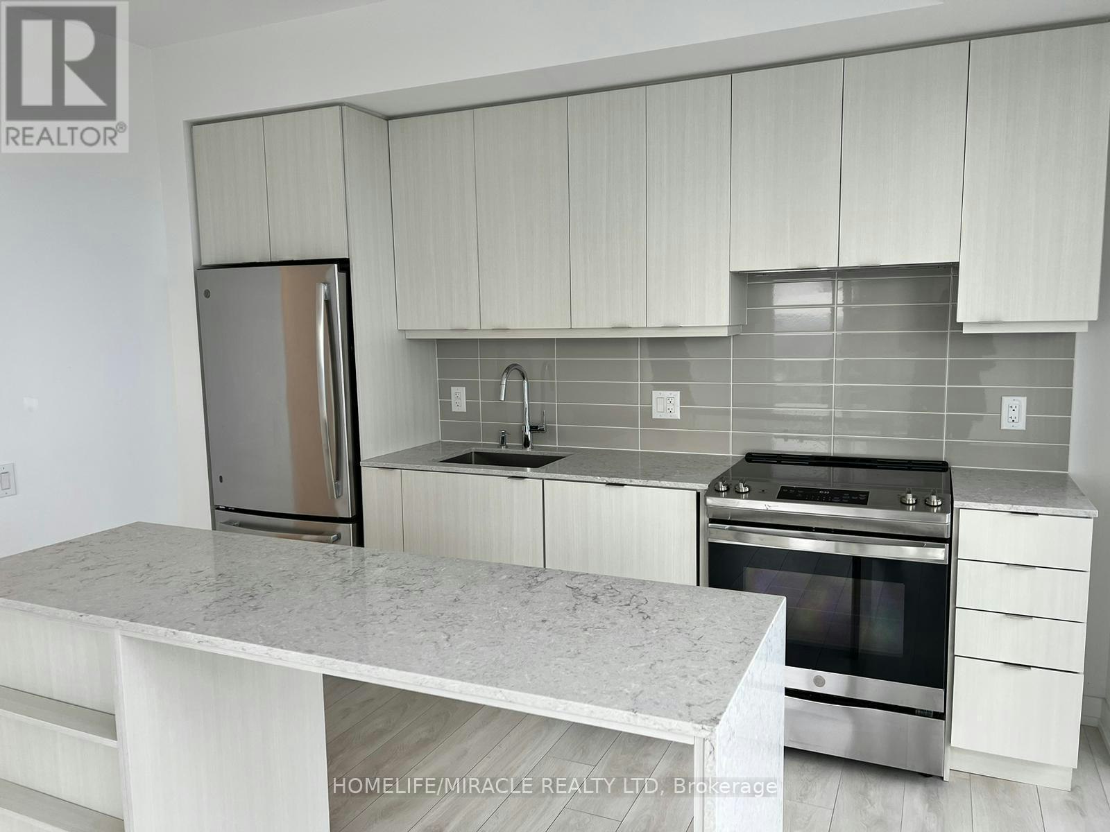 3410-4065 Confederation Parkway, Mississauga, ON, L5B 0L4 - 3