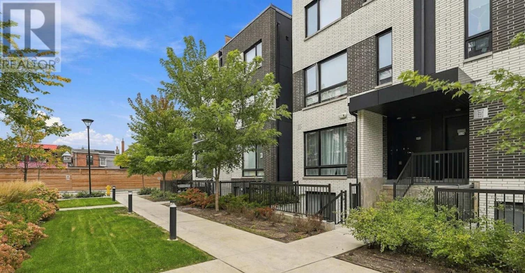 TH12-20 Ed Clark Gardens, Toronto, ON, M6N 0B5 - 35