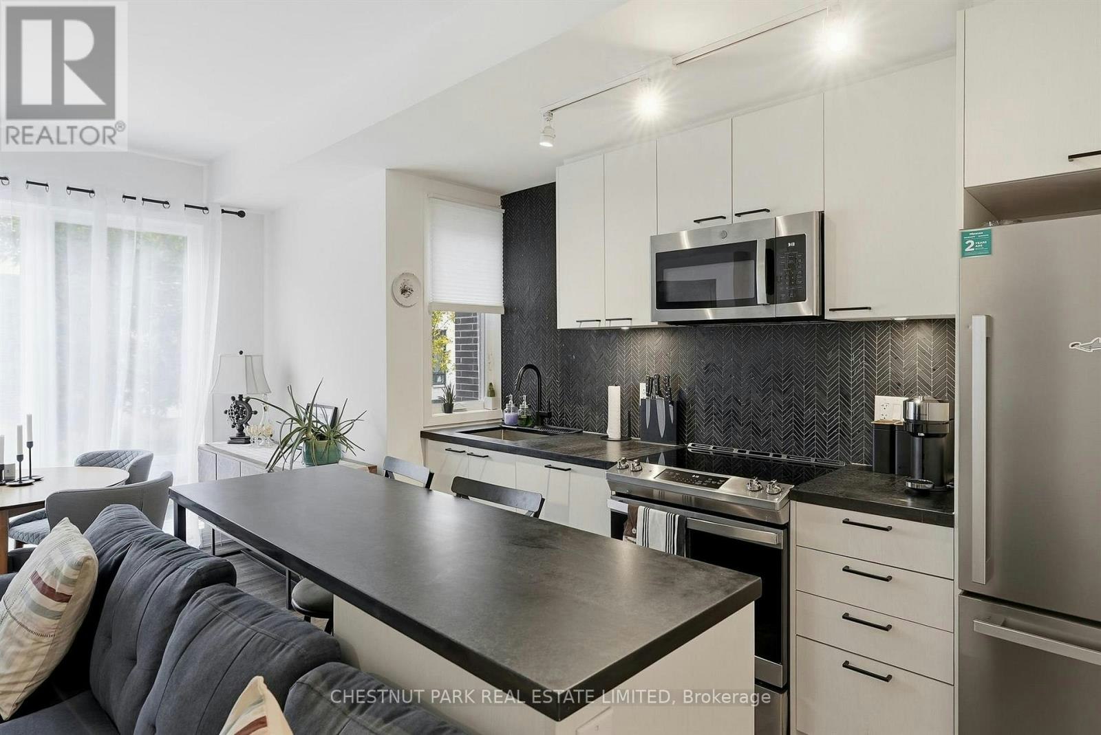 TH12-20 Ed Clark Gardens, Toronto, ON, M6N 0B5 - 16