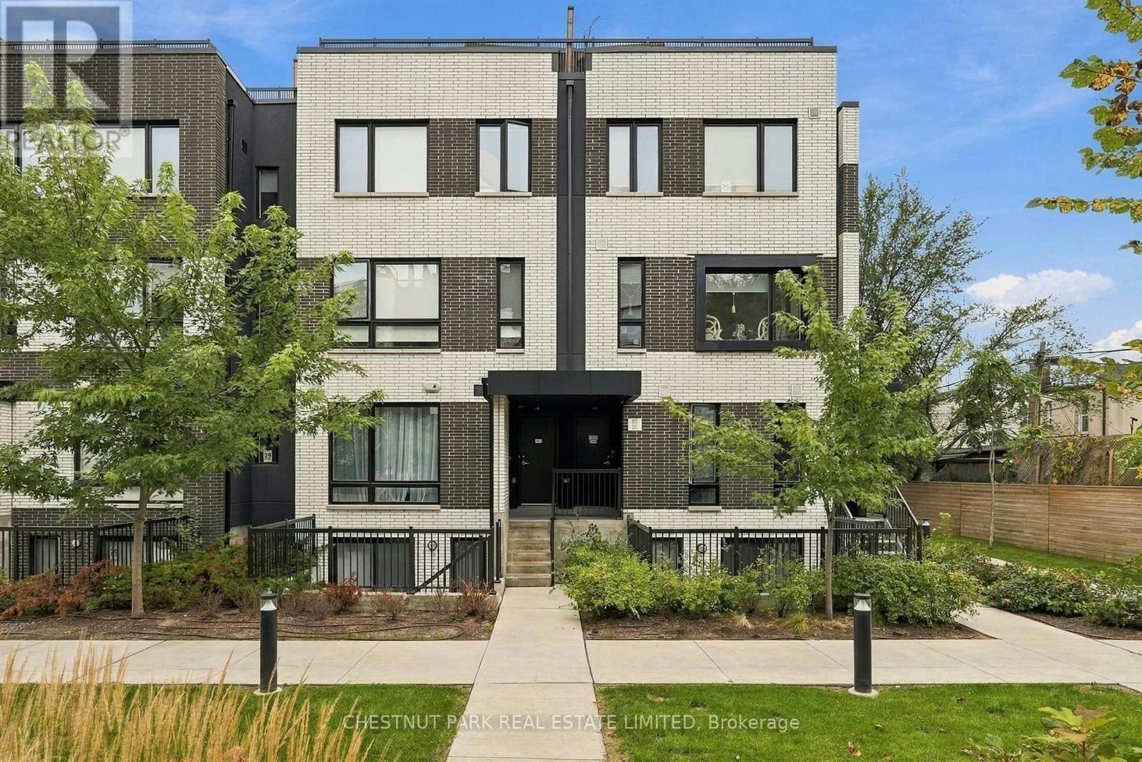 TH12-20 Ed Clark Gardens, Toronto, ON, M6N 0B5