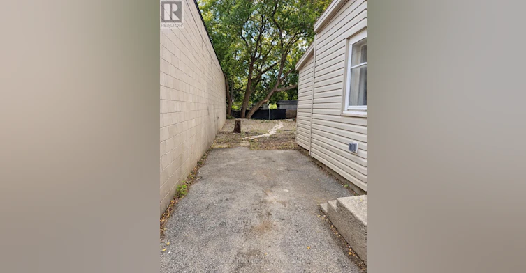 920 Gladstone Avenue, Ottawa, ON, K1R 6Y4 - 21