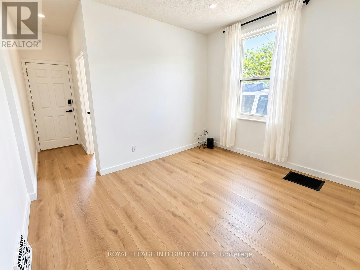 920 Gladstone Avenue, Ottawa, ON, K1R 6Y4 - 6