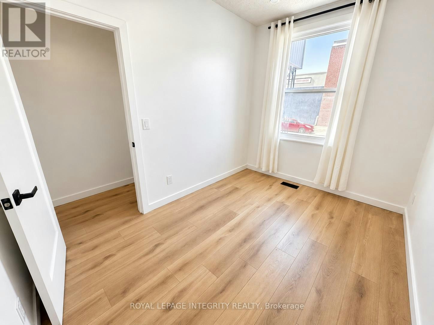 920 Gladstone Avenue, Ottawa, ON, K1R 6Y4 - 4