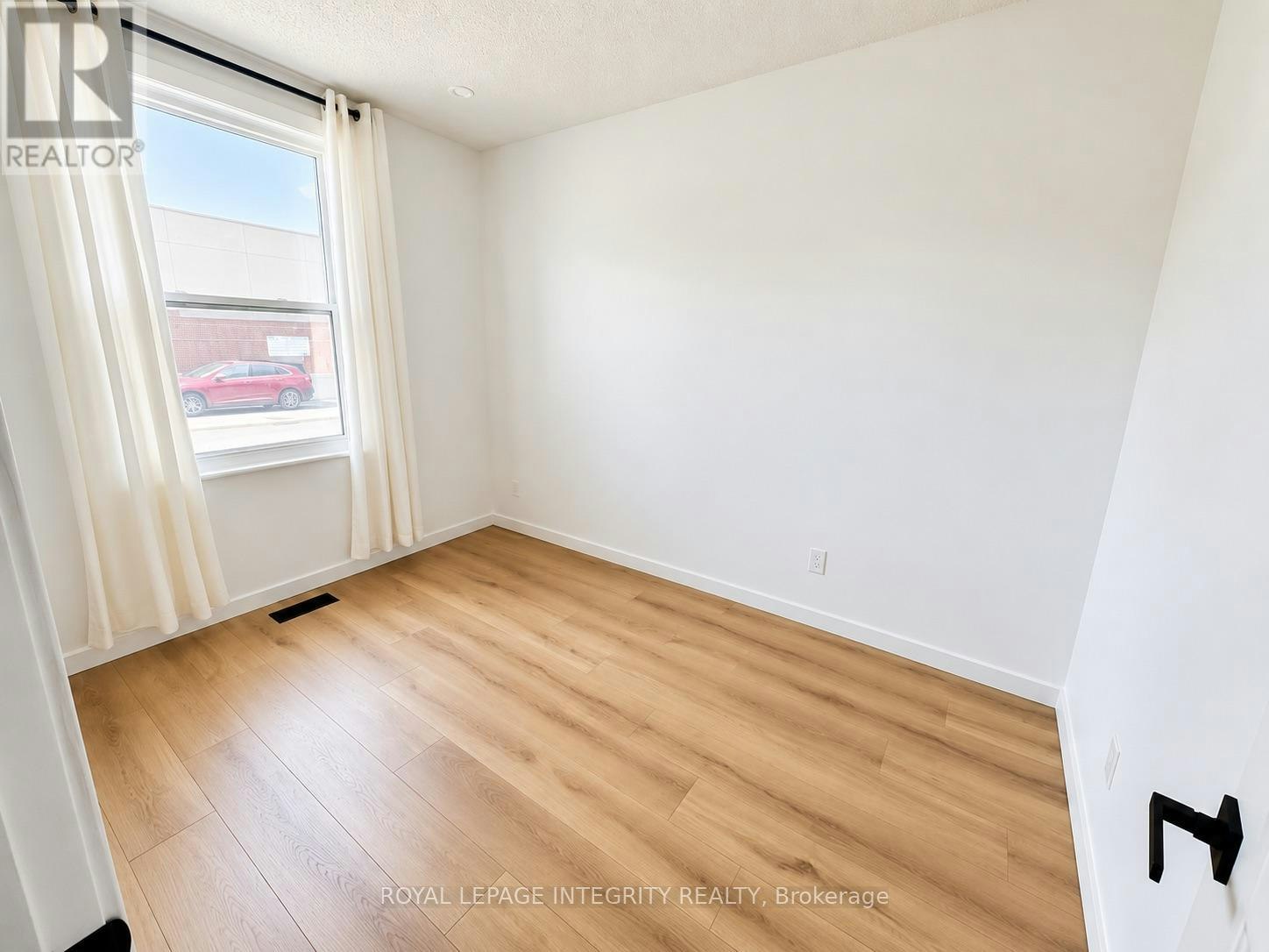 920 Gladstone Avenue, Ottawa, ON, K1R 6Y4 - 5