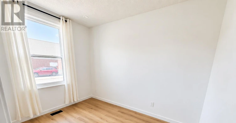 920 Gladstone Avenue, Ottawa, ON, K1R 6Y4 - 5