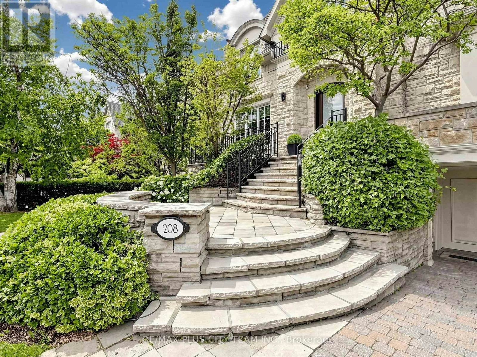 208 Carmichael Avenue, Toronto, ON, M5M 2X3