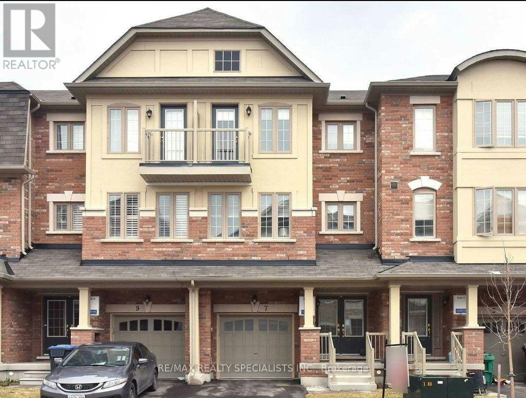 7 Hobart Gardens, Brampton, ON, L6Z 0J1