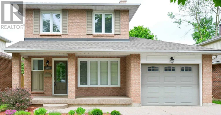 229 Village Wood Road, Oakville, ON, L6L 5S6