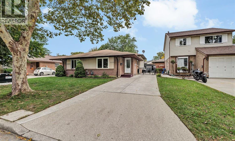 3090 Fairlane Crescent