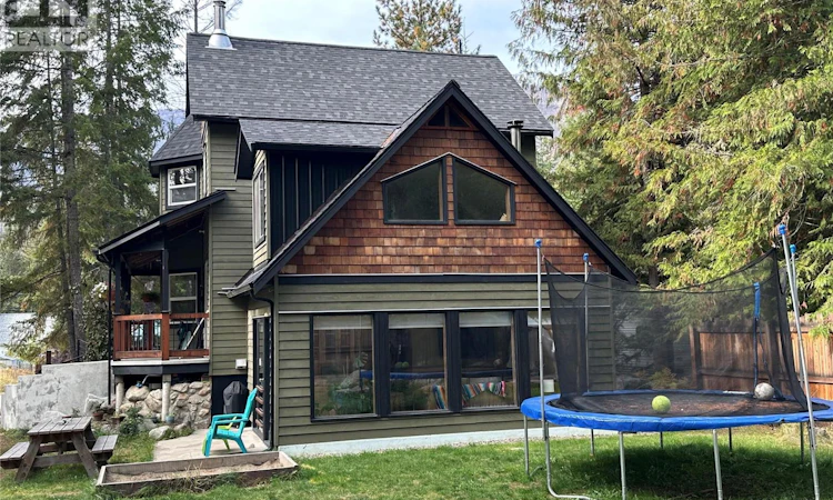 1112 Hume Street