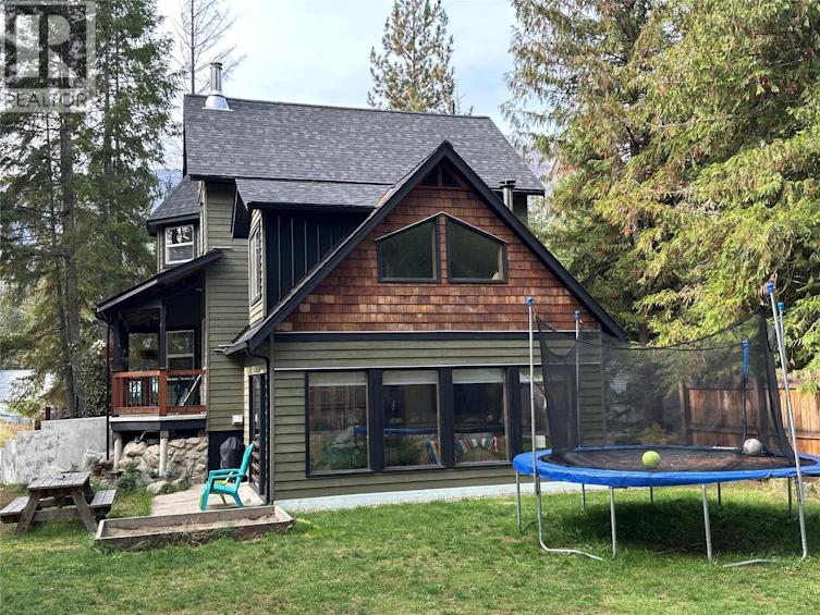 1112 Hume Street, Slocan, BC, V0G 2C0