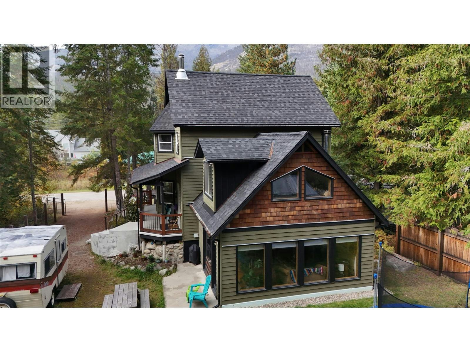 1112 Hume Street, Slocan, BC, V0G 2C0 - 55
