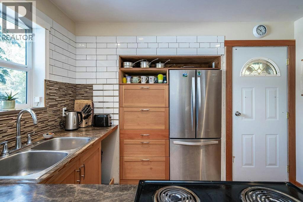 1112 Hume Street, Slocan, BC, V0G 2C0 - 19