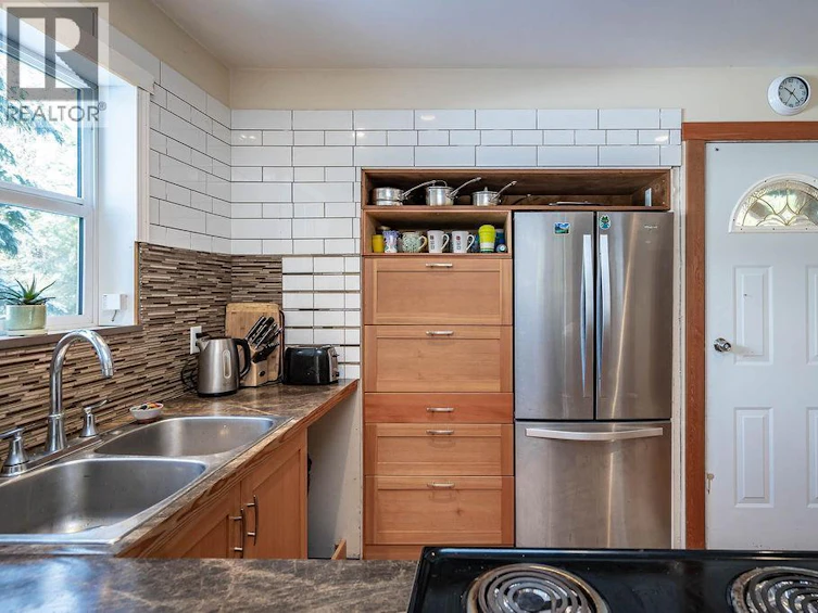 1112 Hume Street, Slocan, BC, V0G 2C0 - 19