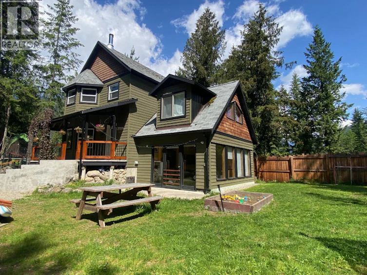 1112 Hume Street, Slocan, BC, V0G 2C0 - 3