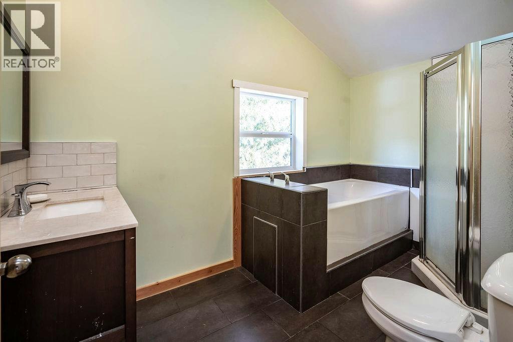 1112 Hume Street, Slocan, BC, V0G 2C0 - 35