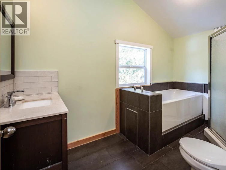 1112 Hume Street, Slocan, BC, V0G 2C0 - 35