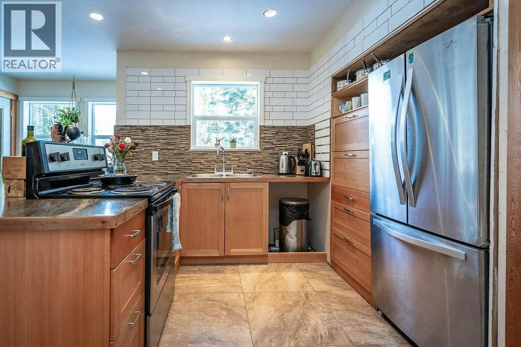 1112 Hume Street, Slocan, BC, V0G 2C0 - 16