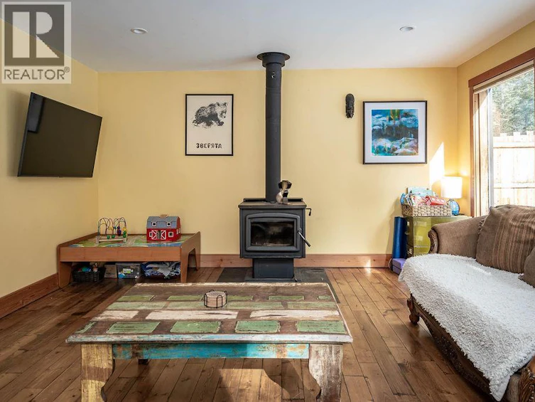 1112 Hume Street, Slocan, BC, V0G 2C0 - 40
