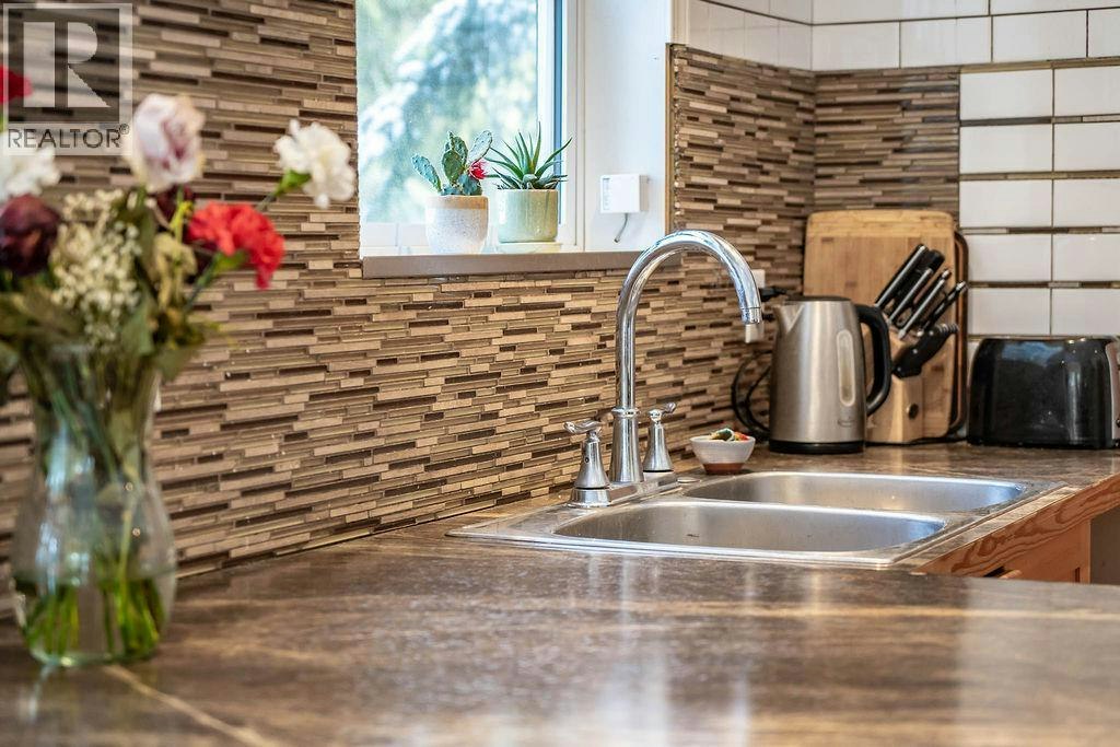 1112 Hume Street, Slocan, BC, V0G 2C0 - 20