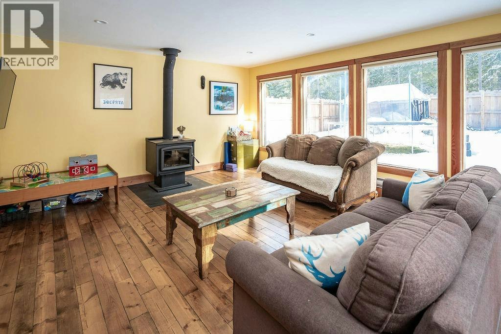 1112 Hume Street, Slocan, BC, V0G 2C0 - 38